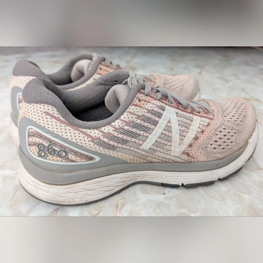 New Balance 860 Women's Runing Shoes in Pink and Gray Size 10